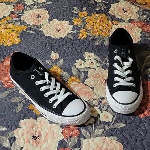 NWT Converse Allstar Sneakers